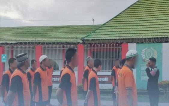 Komandan Jaga Rutan Kelas IIB Kuala Kapuas Ajak WBP Jaga Kebersihan Lingkungan