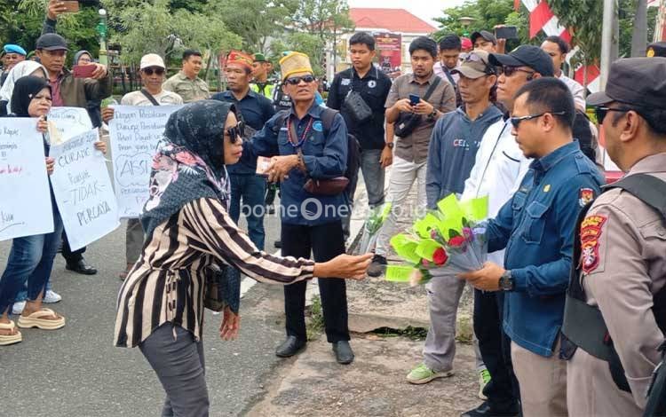 KPU Kapuas Terima Aspirasi Aksi Massa Aksi Terkait Pilkada 2024