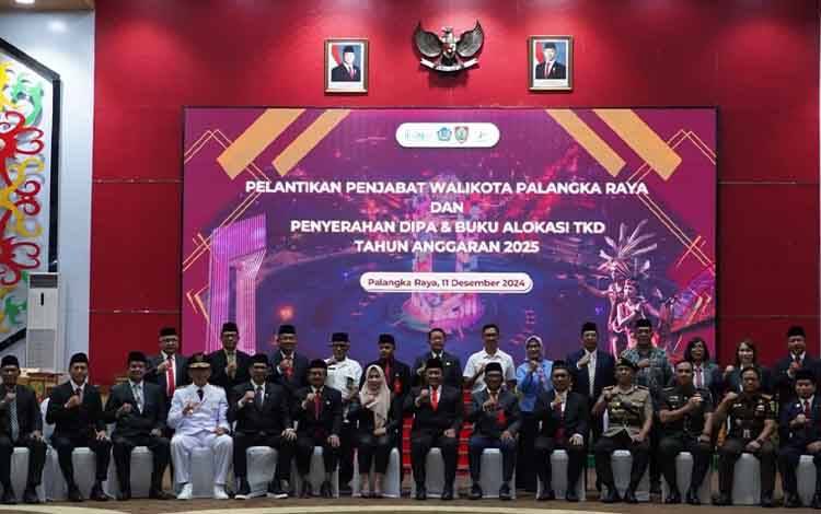 Wagub Kalteng Serahkan DIPA dan TKD 2025, Tegaskan Transparansi Anggaran