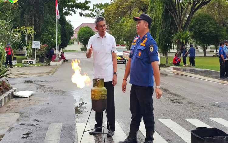 Pj Wali Kota Palangka Raya Tekankan Pentingnya Kewaspadaan Petugas Damkar