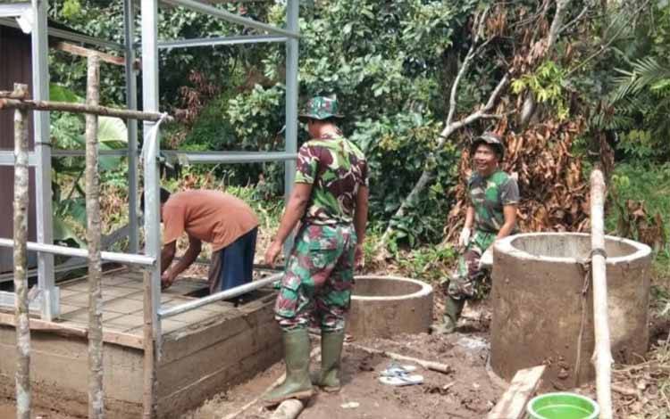 Sambut Hari Juang TNI AD, Kodim Kapuas Gelar Karya Bakti Fasilitas MCK
