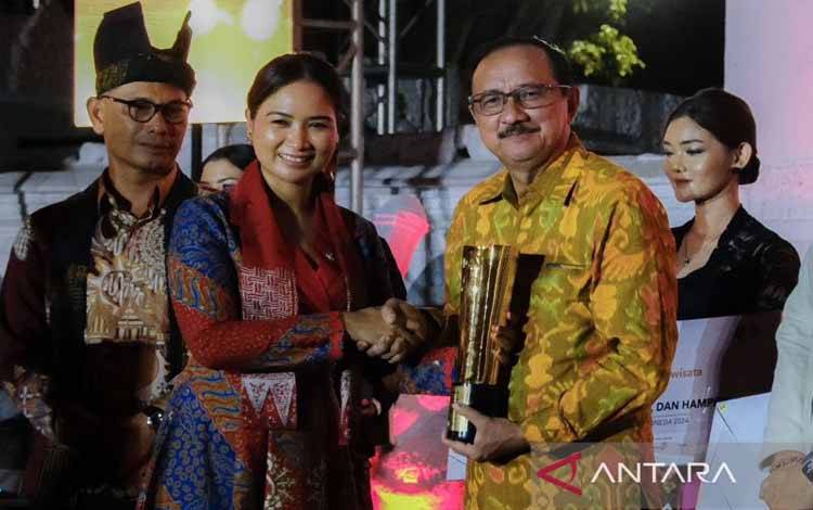 Penghargaan BBWI BBI Pemantik Inspirasi Pariwisata dan Produk Lokal