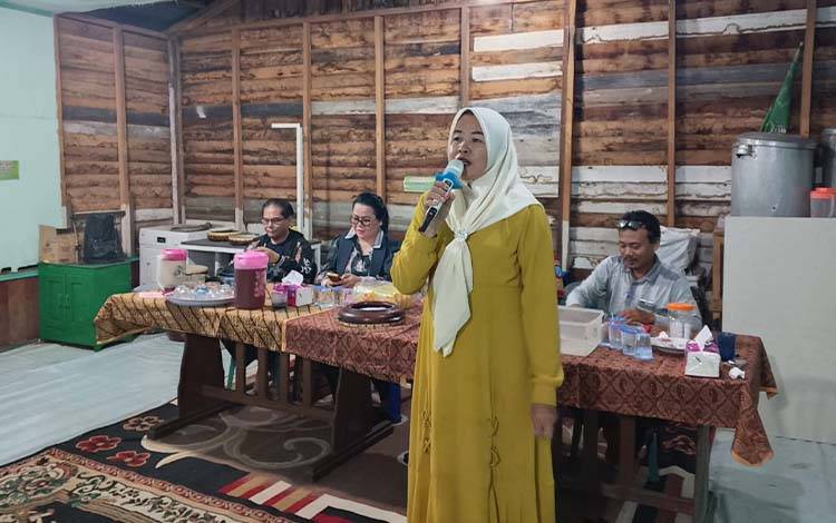 Sri Wanti Puji Sportivitas Warga Flamboyan Bawah dalam Pemilihan Ketua RT