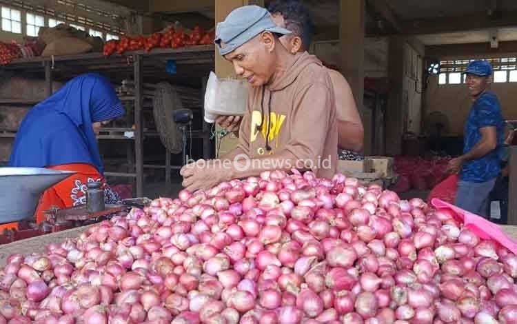 Harga Bawang Merah dan Putih Meroket Jelang Nataru, Kantong Ibu Rumah Tangga Menjerit