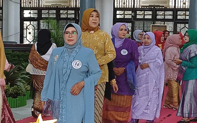 Bupati Kotim Apresiasi Lomba Peragaan Busana Lansia di Peringatan Hari Ibu ke-96