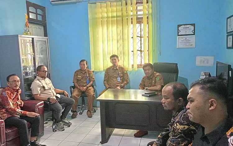 Diskominfosantik Barito Timur Sambut Kunjungan DPRD Banjar Bahas Pengawasan BTS