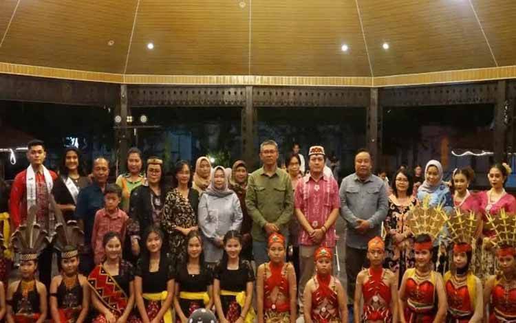 Pj Wali Kota Ajak Lestarikan Budaya Dayak Sebagai Identitas Bangsa