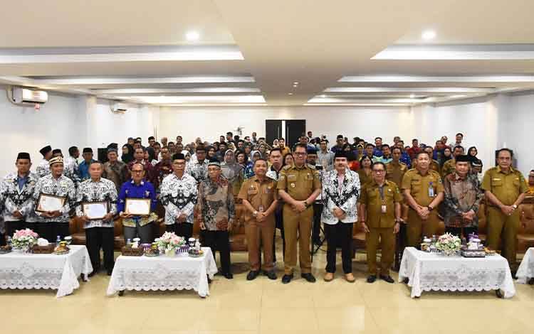 Pj Bupati Kapuas Buka Lomba Guru Berdedikasi dan GTK Berprestasi