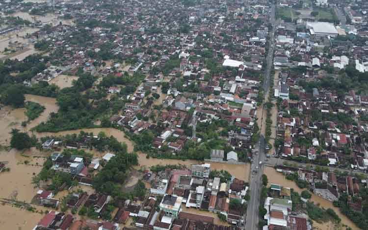 Dua Warga Ponorogo Tewas Terseret Arus Banjir
