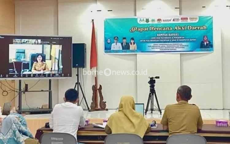Suasana saat jajaran Dinas P3APPKB Kapuas gelar rapat RAD untuk wujudkan KLA. (FOTO: IST)