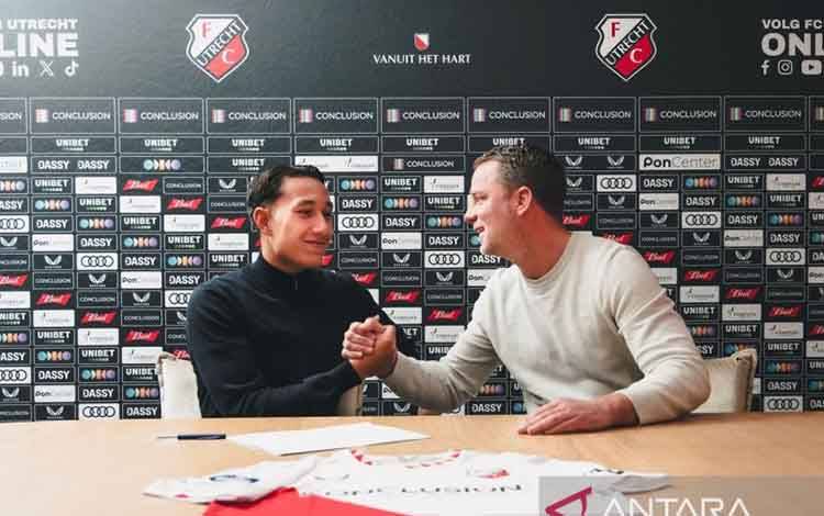Pemain Keturunan Indonesia Miliano Jonathans Resmi Gabung FC Utrecht