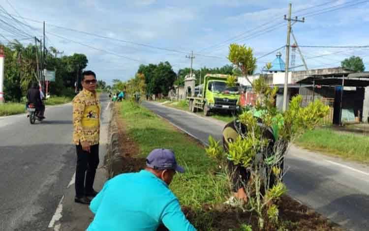 Dinas Lingkungan Hidup Percantik Kota dengan Perawatan RTH Medium