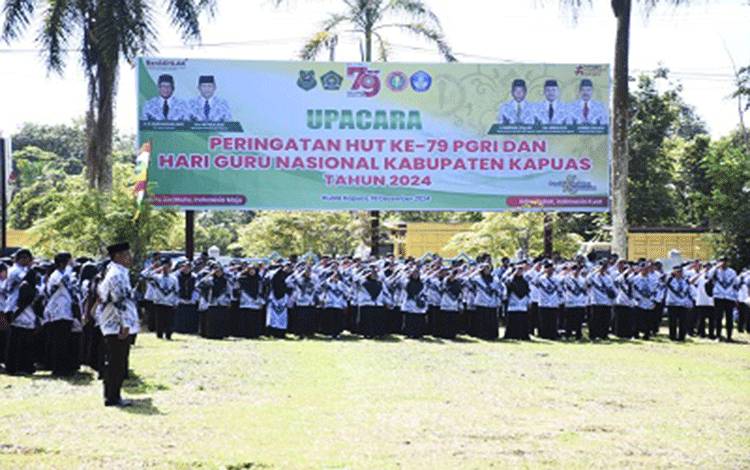 Suasana saat upacara peringatan HUT ke-79 PGRI dan HGN di Kapuas, Rabu, 18 Desember 2024. (FOTO: IST)