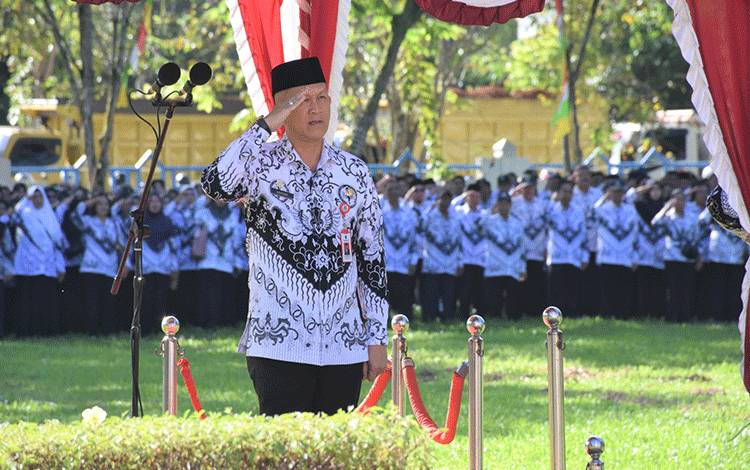 Sekda Kapuas Dorong Kesadaran Lingkungan dan Perlindungan Guru
