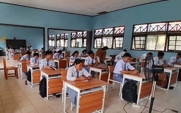 Sekolah Gratis Kalteng Hilangkan Beban Siswa