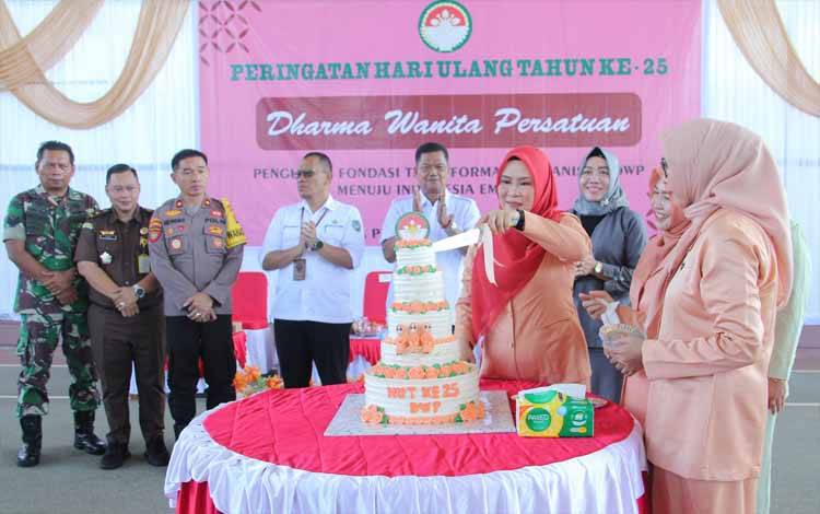 Pj Bupati Seruyan Hadiri Puncak HUT ke-25 Dharma Wanita Persatuan