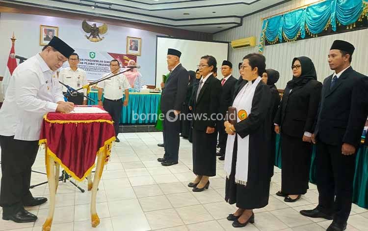 12 Orang yang Dilantik Merupakan Kepala Bidang dan Pejabat Administrasi BKPSDM Kotim