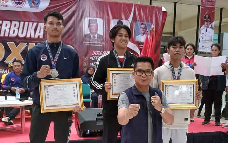 Atlet Kickboxing Palangka Raya Sabet 2 Medali di Kejurnas