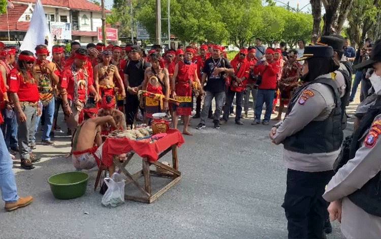 TBBR Gelar Aksi Damai, Layangkan Delapan Tuntutan Kepada Gubernur Kalteng