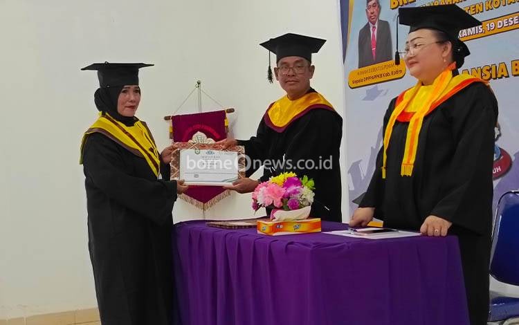 15 Lansia di Kotim Wisuda Sekolah Lansia BKKBN