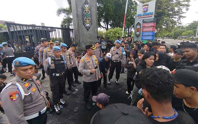 Aksi Damai Barikade Berakhir Ricuh: Tuntut Kapolda Kalteng dan Kapolresta Palangka Raya Dicopot