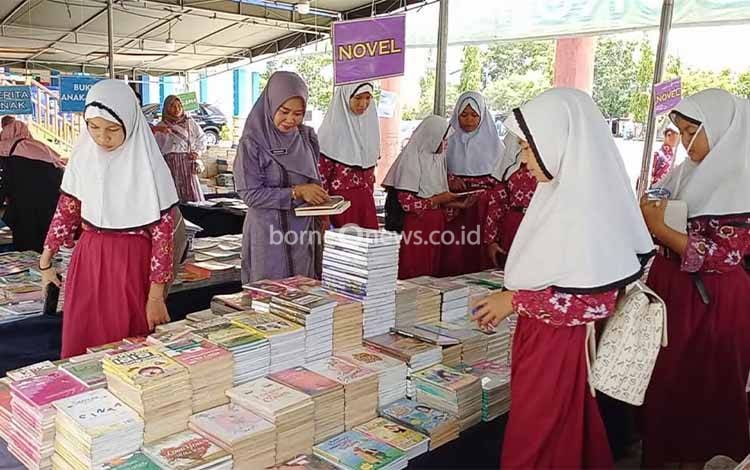 Disarpustaka Kapuas Juga Gelar Bazar Buku Murah
