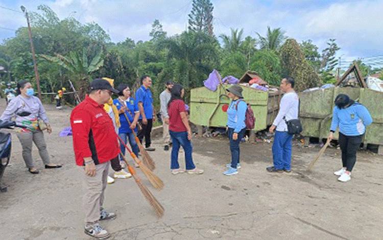 Pemkab Barito Timur Adakan Gotong Royong untuk Peringati HKSN 2024