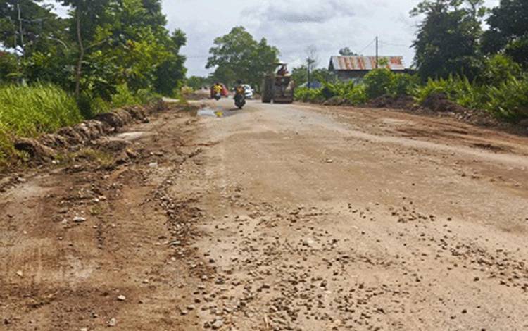 Warga Jalan Pramuka Sampit Bersyukur Jalan Utama Diperbaiki