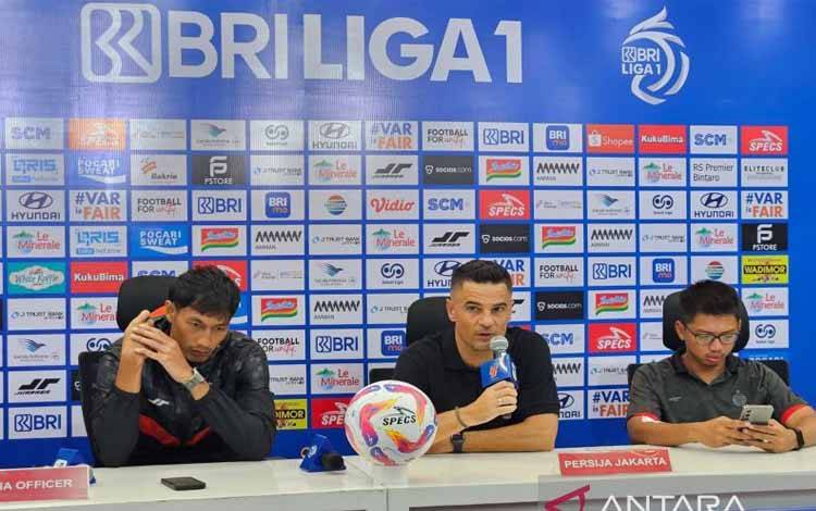 Carlos Pena Ungkap Alasan Ikut Rayakan Gol Bersama Para Pemain Persija