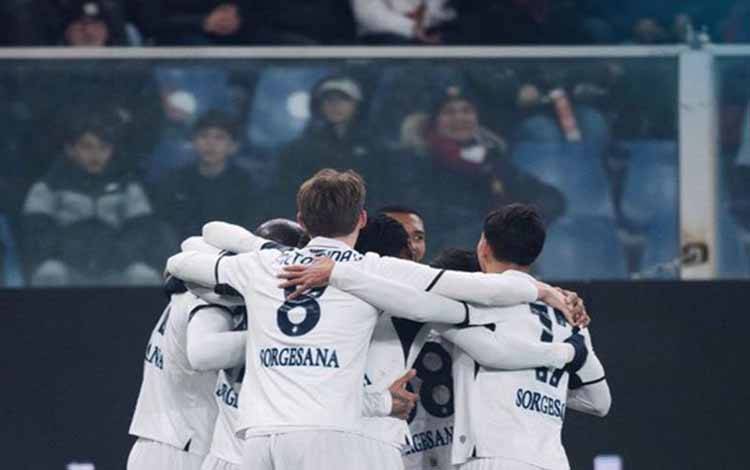Napoli Rebut kembali Posisi Puncak Usai Kalahkan Genoa dengan Skor 2-1