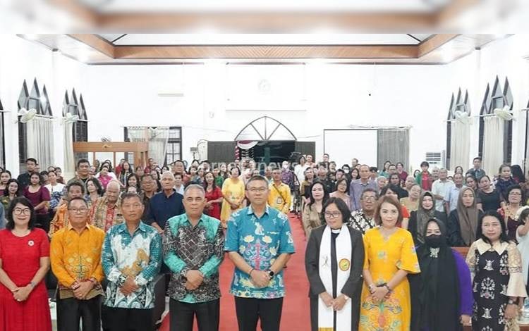 Safari Natal, Pj Wali Kota Palangka Raya Ingatkan Pentingnya Kerukunan Beragama