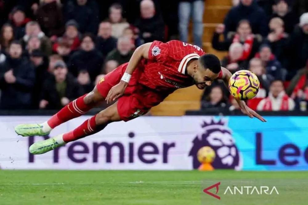 Arsip - Pemain Liverpool Cody Gakpo mencetak gol ke gawang Fulham pada pertandingan Liga Inggris di Anfield, Liverpool, Inggris, Sabtu (14/12/2024). Pertandingan berakhir imbang 2-2. ANTARA FOTO/REUTERS/Phil Noble/rwa.