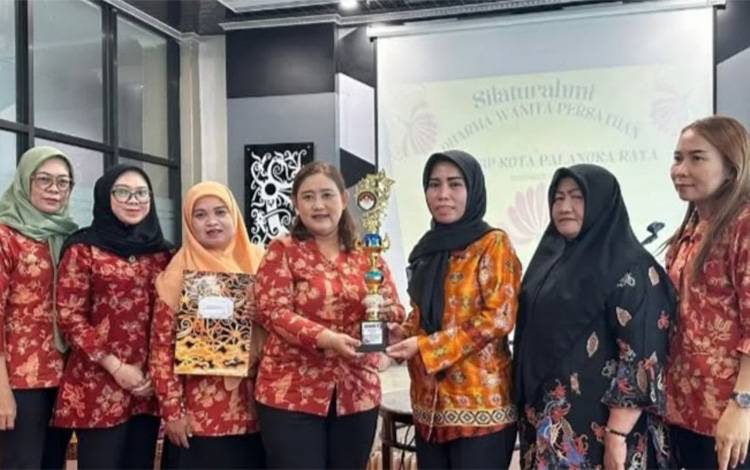 DWP Dispursip Palangka Raya Raih Juara Harapan III E-Reporting