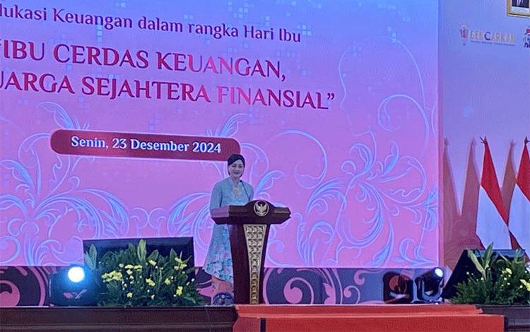 Kepala Eksekutif Pengawas Perilaku Usaha Jasa Keuangan, Edukasi, dan Perlindungan Konsumen OJK Frederica Widyasari Dewi dalam acara "Edukasi Keuangan dalam rangka Hari Ibu" di Jakarta, Senin (23/12/2024). (ANTARA/Rizka Khaerunnisa)