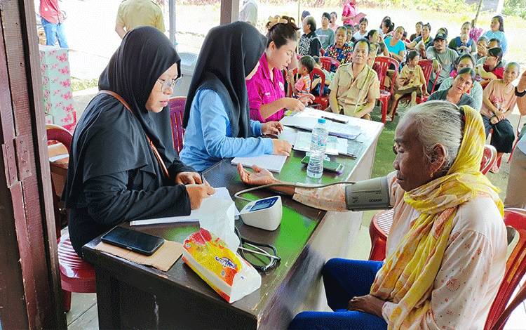 Dinkes Seruyan Gelar Pelayanan Kesehatan Bergerak Tahap IV di Seruyan Hulu