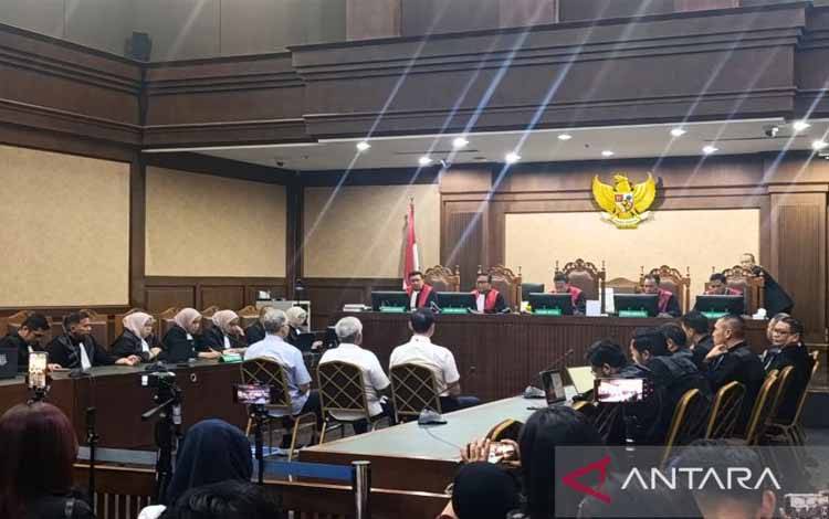 Hakim Nilai Tuntutan 12 Tahun Penjara Harvey Moeis Terlalu Berat