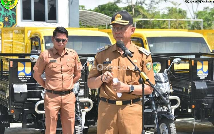 Terima Bantuan Armada Pengangkut Sampah dari PUPR, Pj Wali Kota Sampaikan Ini