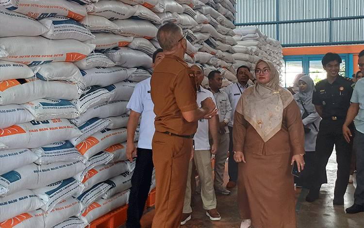 Stok Beras 2.400 Ton, Bulog Kotim Imbau Masyarakat Tidak Lakukan Pembelian Berlebihan