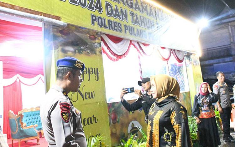 Pastikan Kesiapan Pengamanan Arus Mudik, Pj Bupati Pulang Pisau Kunjungi Posko Nataru