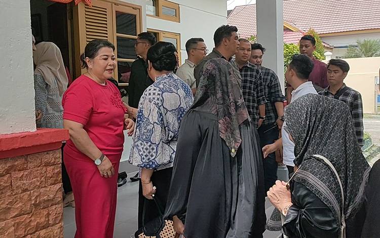 Wakil Ketua II DPRD Palangka Raya Gelar Open House Natal, Ratusan Warga Berkunjung