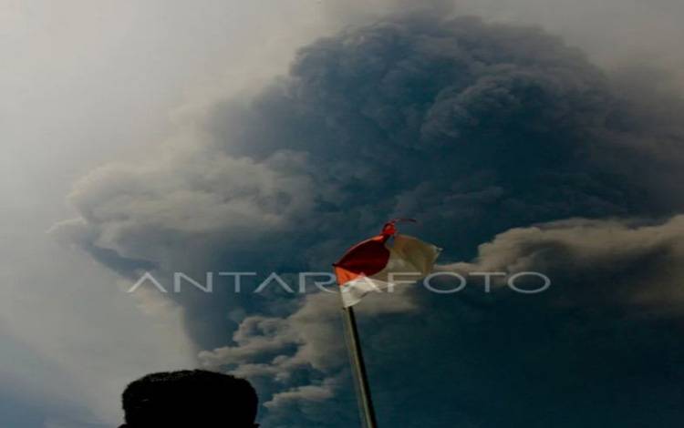 Badan Geologi Turunkan Status Gunung Lewotobi jadi Level Siaga