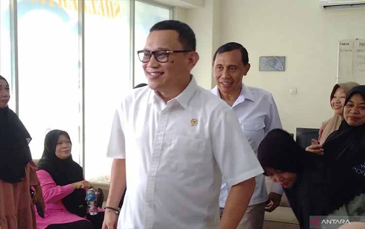 Menteri Perlindungan Pekerja Migran Indonesia (PPMI) Abdul Kadir Karding. ANTARA/Azmi Samsul Maarif)