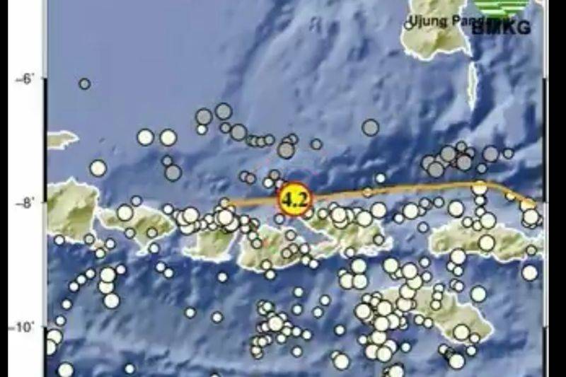 Tangkapan layar informasi BMKG gempa 4,2 magnitudo Sumbawa pada Jumat dini hari (27/12/2024) (ANTARA/Muzdaffar Fauzan)