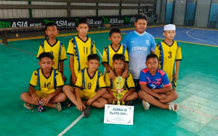 Siswa MIN 5 Kota Palangka Raya Boyong 4 Piala Porseni Madrasah