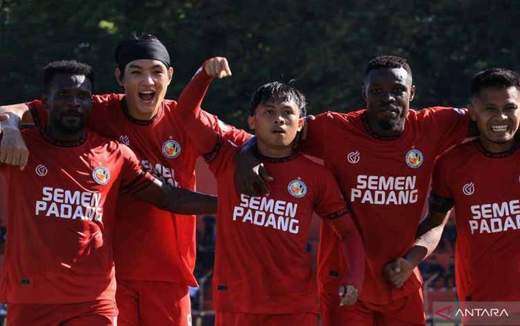 Semen Padang Tertinggal 1-2 dari Arema pada Babak Pertama