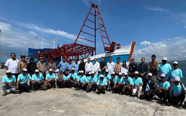 KKP Serahkan Dua Kapal Hasil Rampasan Illegal Fishing untuk Nelayan