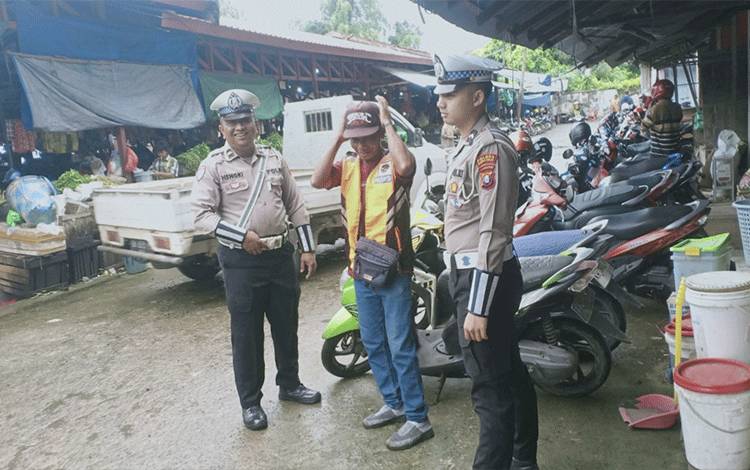 Sapa Warga Satlantas Polres Seruyan Edukasi Keselamatan Berlalu Lintas