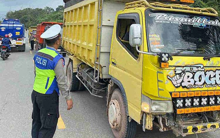 Truk Muatan Berlebih Ditindak Tegas Selama Mudik Natal dan Tahun Baru di Palangka Raya
