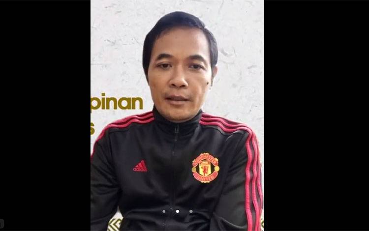 Kepala Subbagian Umum Balai Bahasa Provinsi Kalimantan Tengah, Heri Budiono. (FOTO: TESTI PRISCILLA)