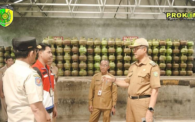 Pj Wali Kota Palangka Raya Pastikan Ketersediaan Elpiji 3 Kg